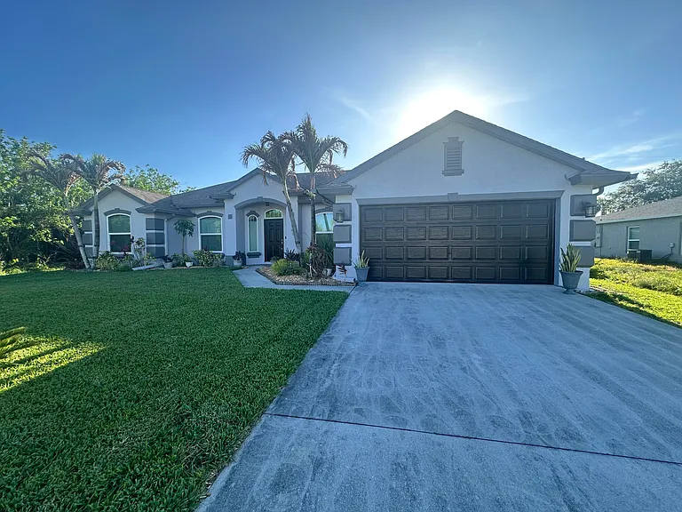 585 SW Undallo Rd — Photo 1