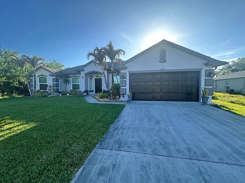 585 SW Undallo Rd