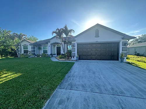 585 SW Undallo Rd Photo 1