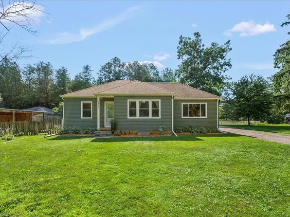 1810 Edwards Ave, Cedar Falls, IA 50613