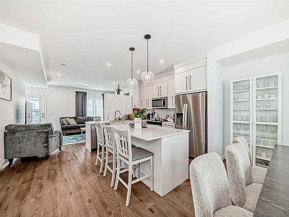 5th image of 280 E Chelsea Rd #604