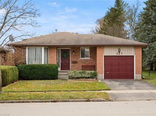 327 Conservation Dr, Waterloo, ON N2V1V3