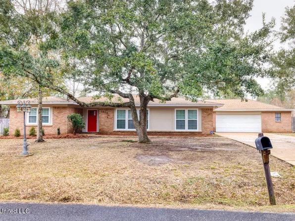 1800 Stillwater Dr, Gautier, MS 39553