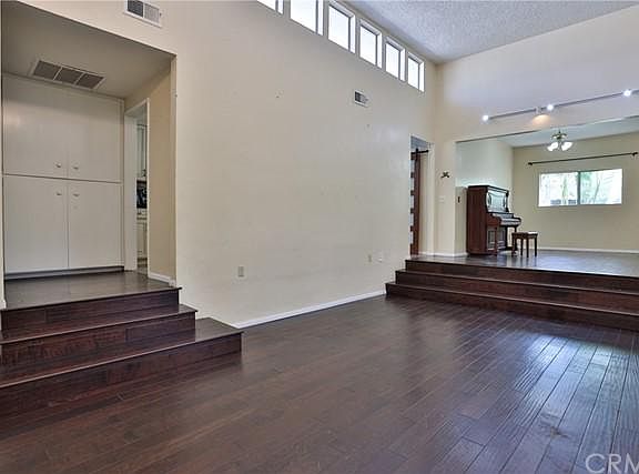 3rd image of 25010 Fern Ave