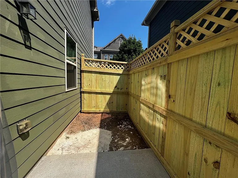 750 Village Field Ct — Photo 21