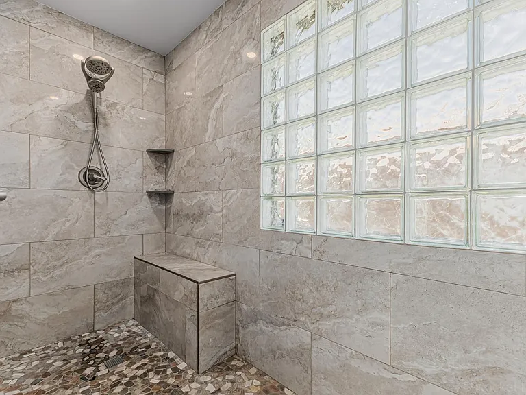 17475 W Spring Ln — Photo 10