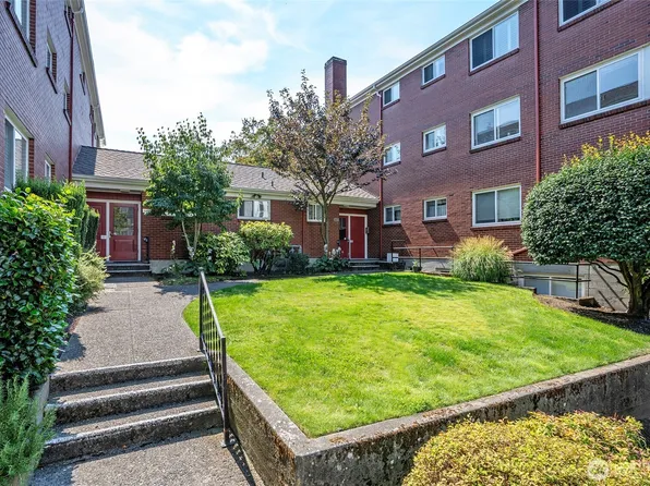 4405 SW Alaska Street #304, Seattle, WA 98116