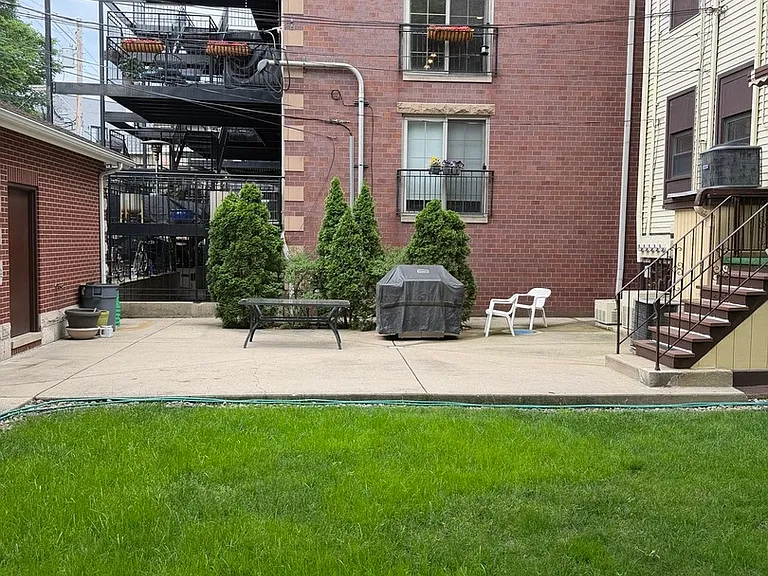 1354 W George St #1 — Photo 18