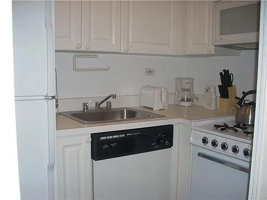 Rented by Apartment Luxe Realty Group, Inc | media 19