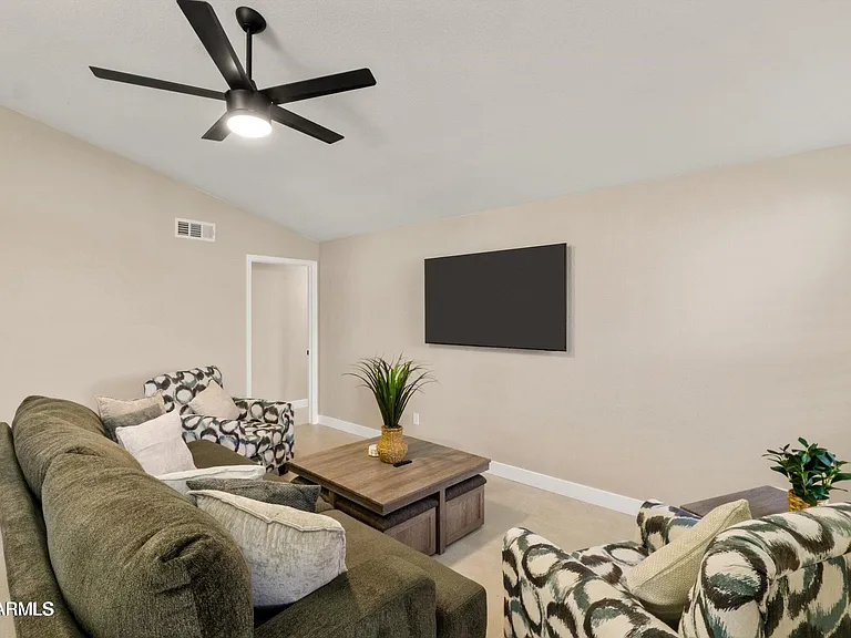 2735 N Diego Cir — Photo 13
