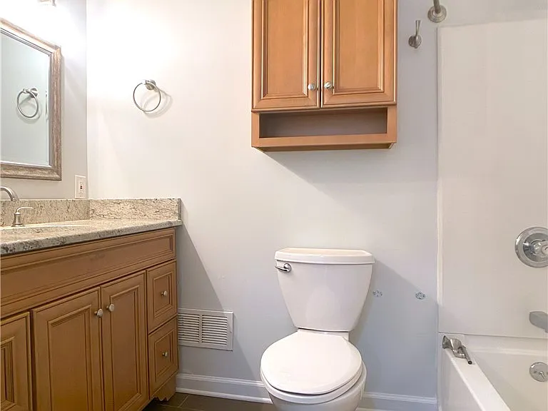 2721 Mirror Lake Dr — Photo 15