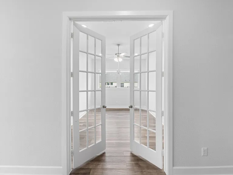 500 Samaritan Dr — Photo 18