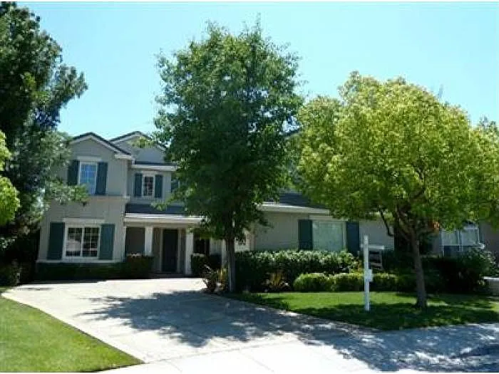 1956 Petunia Way photo 1