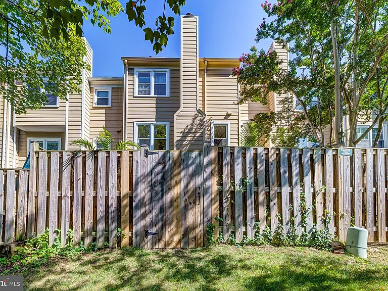 8 Carriage House Cir — Photo 65