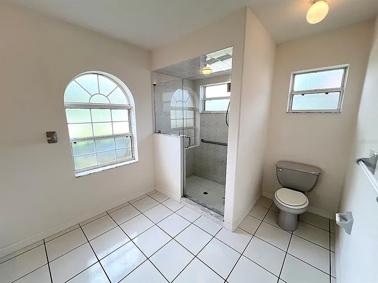 106 Point Of Woods Dr — Photo 24