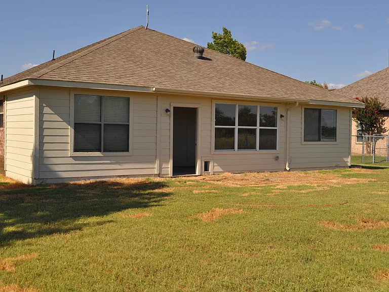 705 Katy Ln — Photo 17