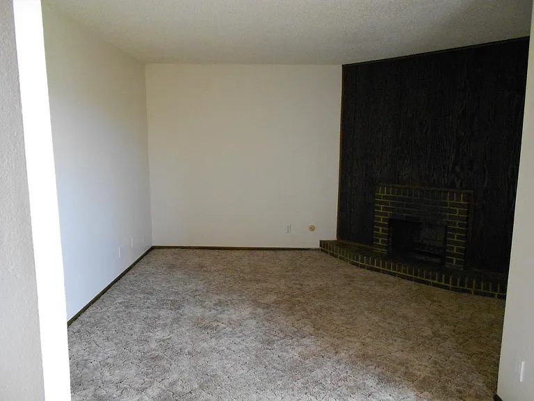 317 Palomas Dr NE — Photo 10
