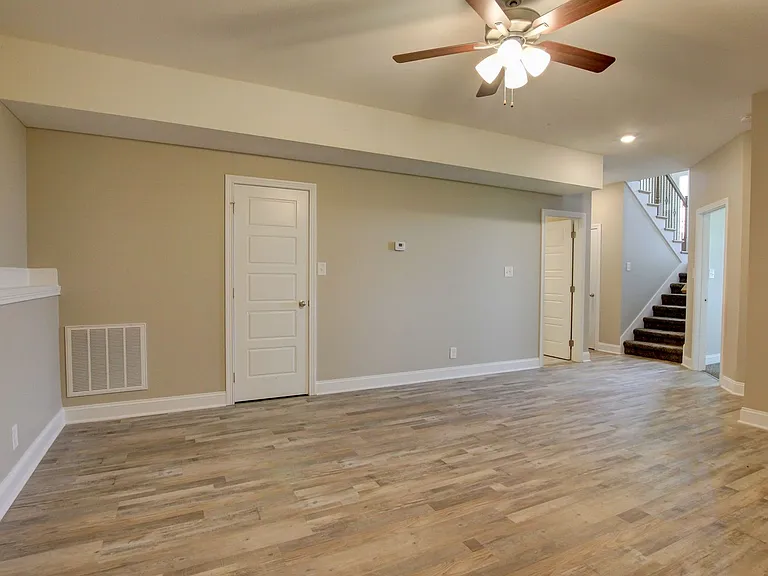 1121 Cardinal Creek Dr — Photo 27
