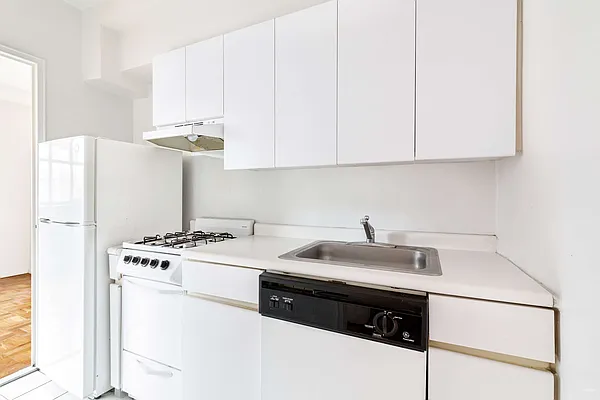 Sold by Christie's International Real Estate Group, LLC | media 12