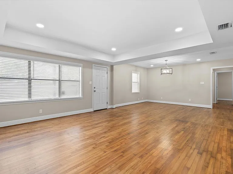 2609 Longleaf Dr — Photo 2