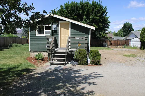 1320 1/2 Springwater Ave Photo 1