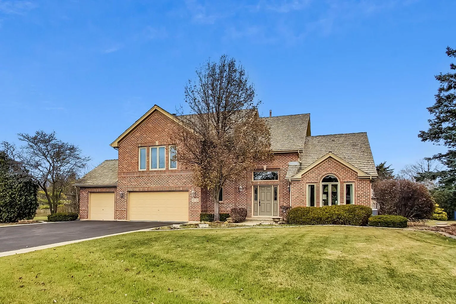 28W350 Picardy Ct photo 1