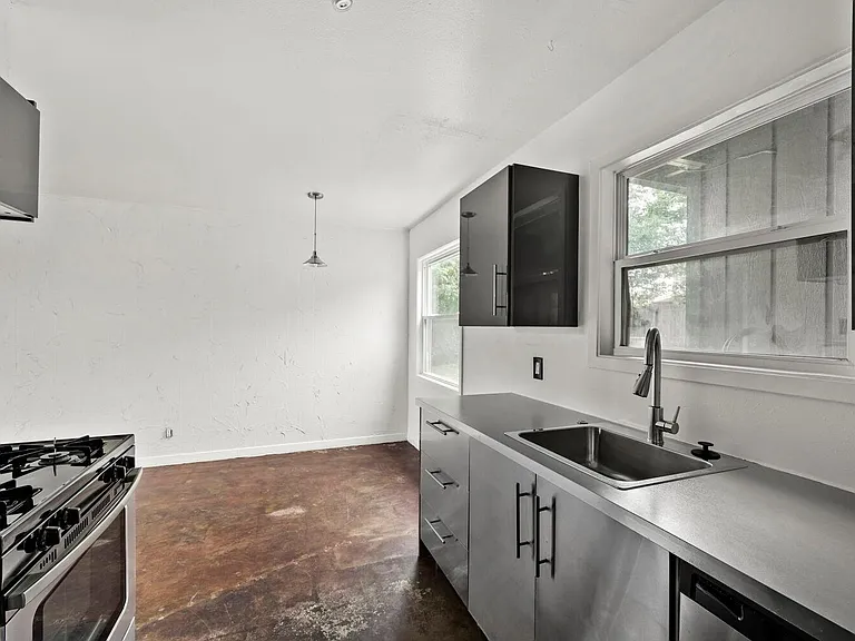 903 Aurora Cir #B — Photo 10