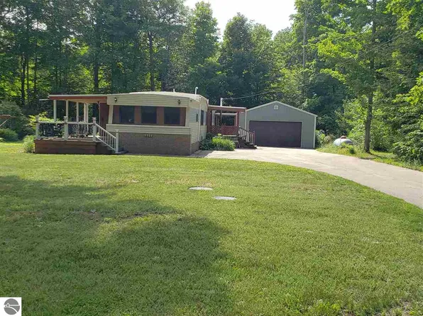 111 Chippewa Trl, Buckley, MI 49620