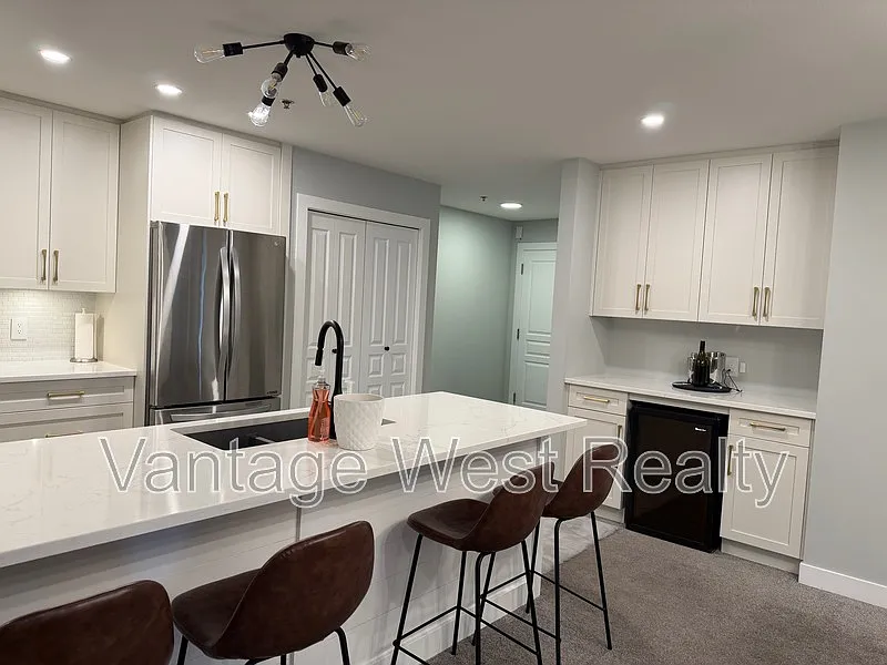 3 bed, 2.0 bath, $2,650 — Photo 2