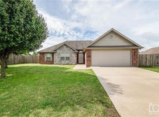 1245 Humphrey St, Pea Ridge, AR 72751