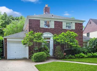 16 Kingsbury Rd, Garden City, NY 11530