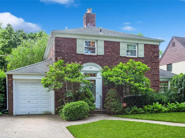 16 Kingsbury Road, Garden City, NY 11530