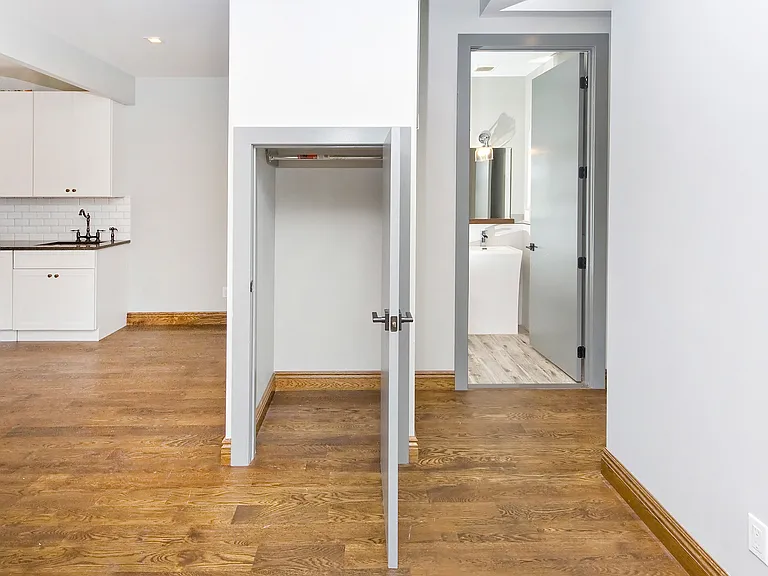 599 Myrtle Ave #2R — Photo 5