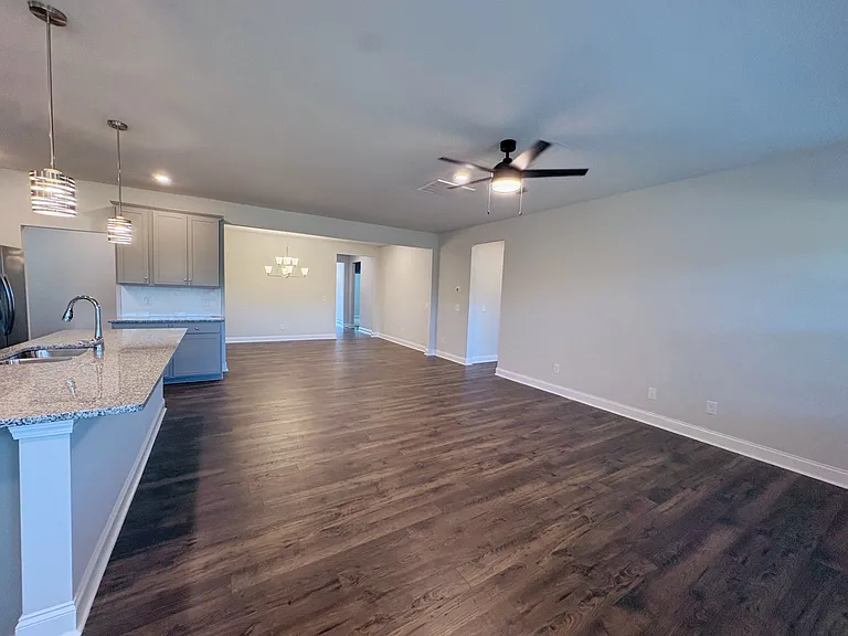 1038 Mapletree Ln — Photo 4