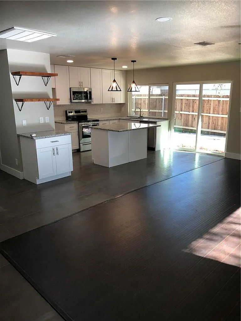 3 bed, 1726 sqft, $2,360 — Photo 3