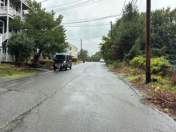 5th image of 166 Valley St