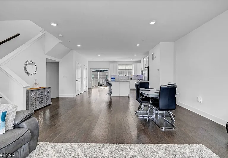 6 Martin Pl — Photo 27