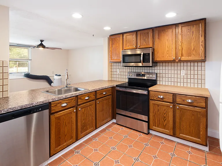 4 Yale St #1 — Photo 8