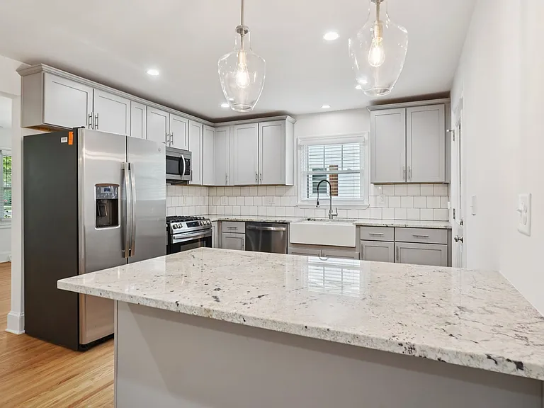2318 Amesbury Ave — Photo 10