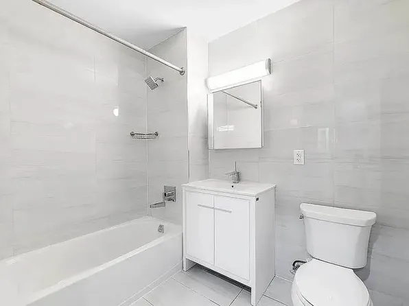 91-09 Roosevelt Avenue image 4 of 10