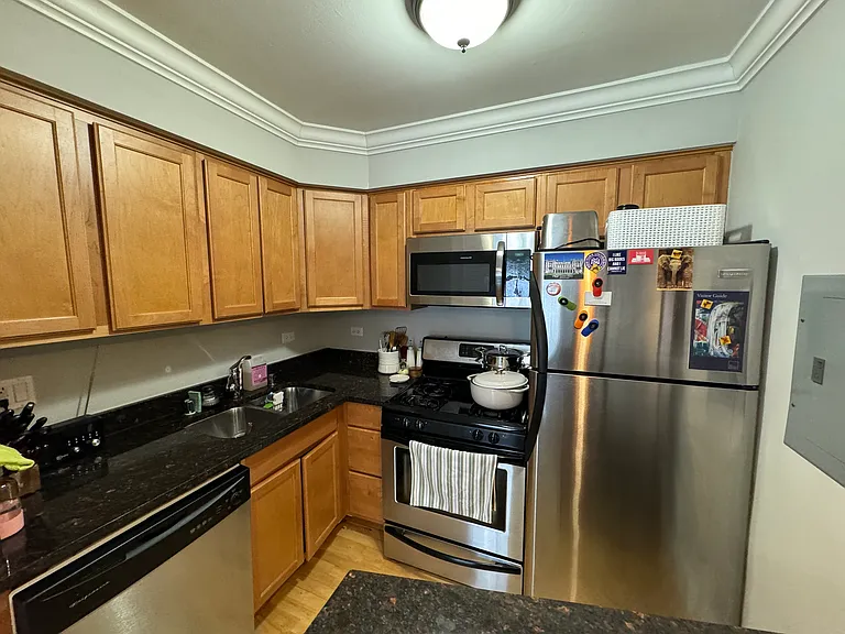 5454 Everett — Photo 24