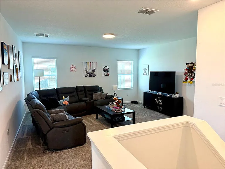 2970 Armstrong Ave — Photo 32