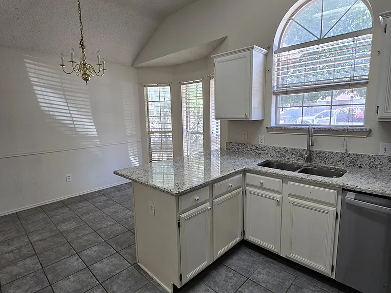8028 Clear Brook Cir — Photo 23