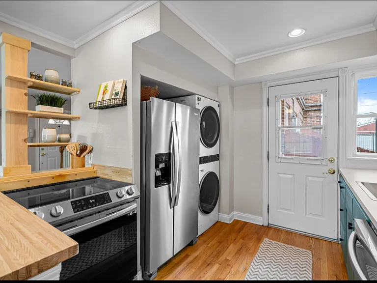 2867 Jasmine St — Photo 3