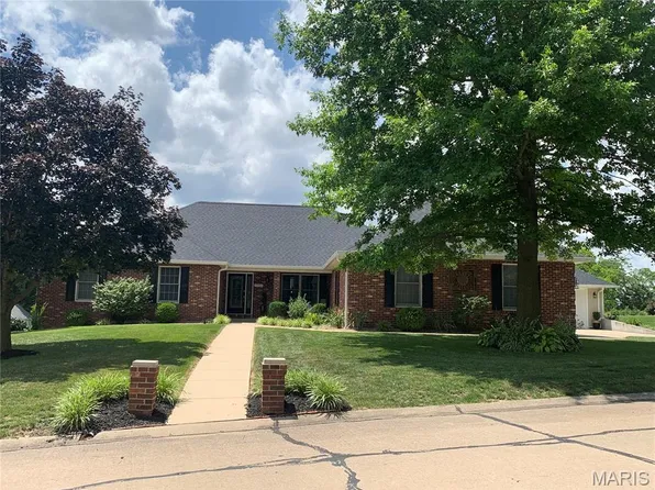 1133 Raymond Dr, Red Bud, IL 62278