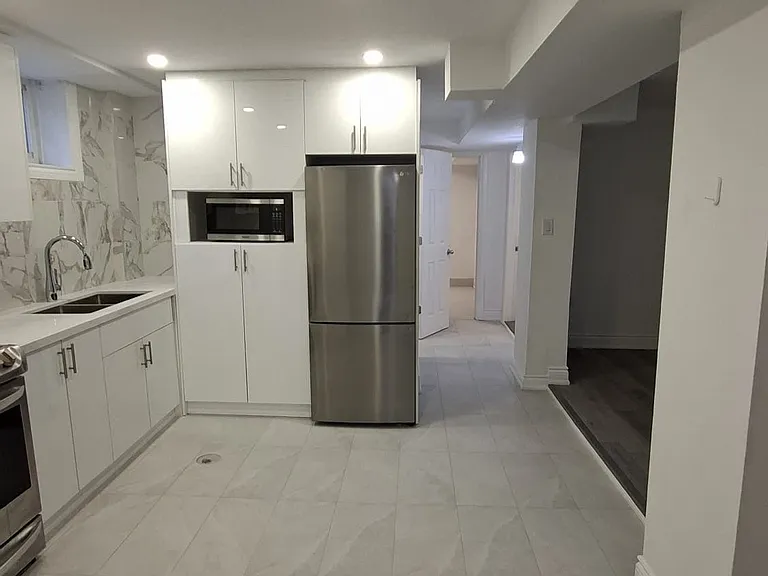 225 Waverly St S #LOWER — Photo 10