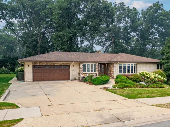 304 E Irving Park Rd, Roselle, IL 60172