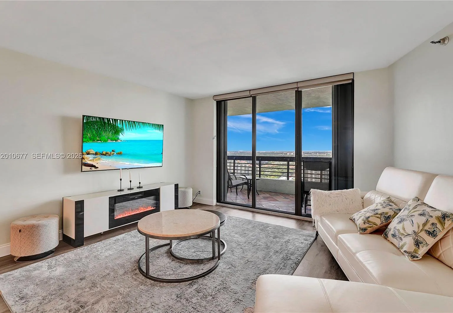 Mystic Pointe Tower 400 C — Photo 3