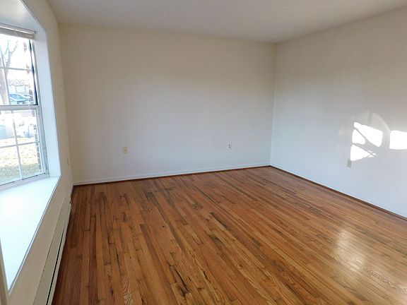 5th image of 244 Waterford Ln