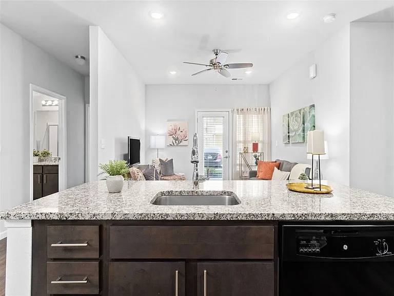 Highview Pointe — Photo 22